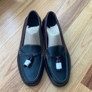 NEW Men’s Cole Haan Size 10.5 M black and burgundy two toned leather loafers